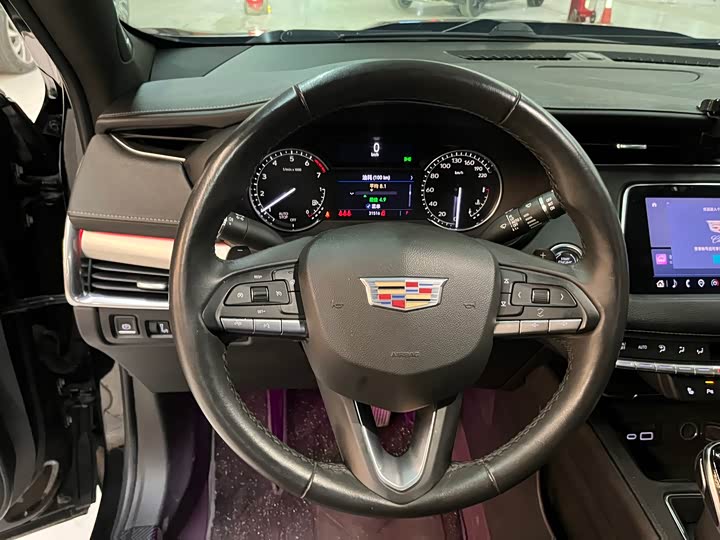 Фото 8 - Cadillac XT4
