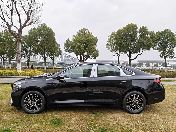 Фото 4 - Geely Preface