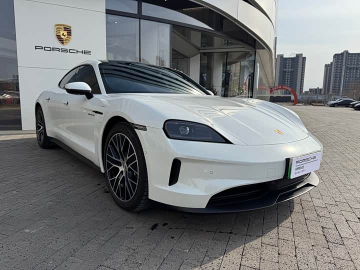 Фото 2 - Porsche Taycan