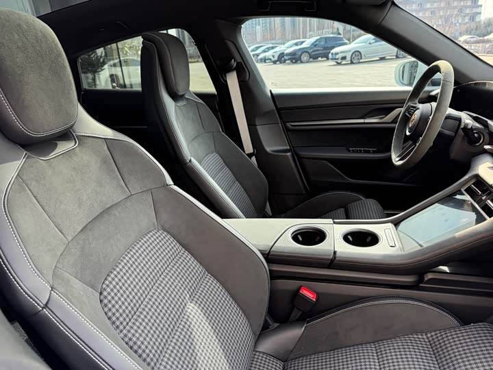 Фото 5 - Porsche Taycan