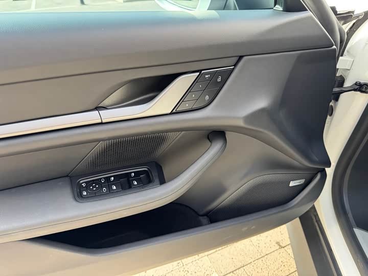 Фото 9 - Porsche Taycan