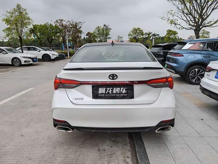 Photo 5 - Toyota Avalon