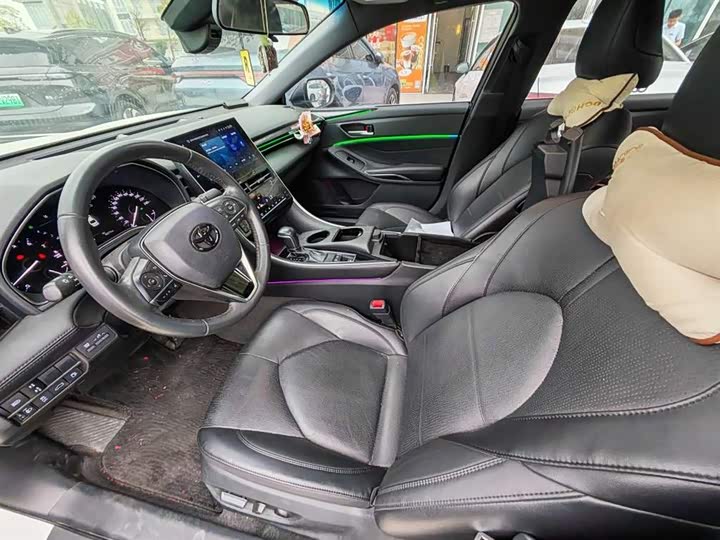 Photo 7 - Toyota Avalon