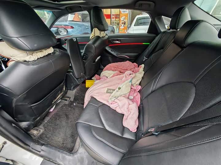 Photo 8 - Toyota Avalon