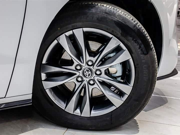 Фото 2 - Toyota Sienna