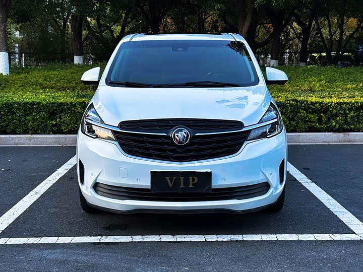 Photo 1 - Buick GL8 ES