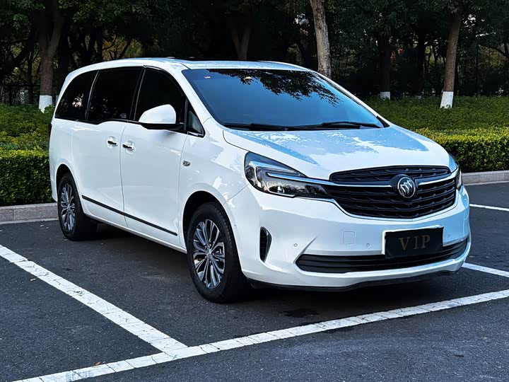 Photo 3 - Buick GL8 ES