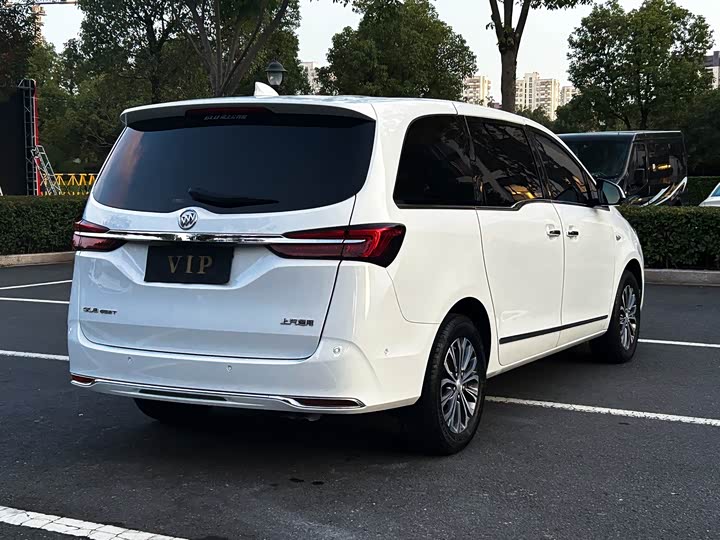 Photo 7 - Buick GL8 ES