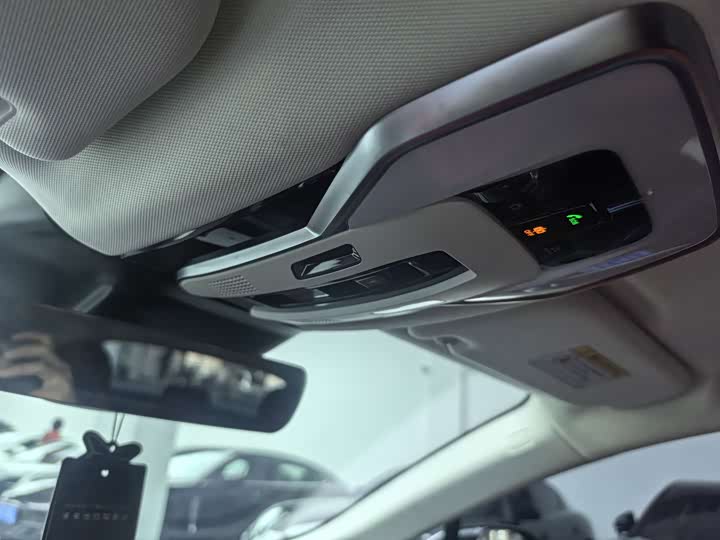 Фото 9 - Hongqi H6