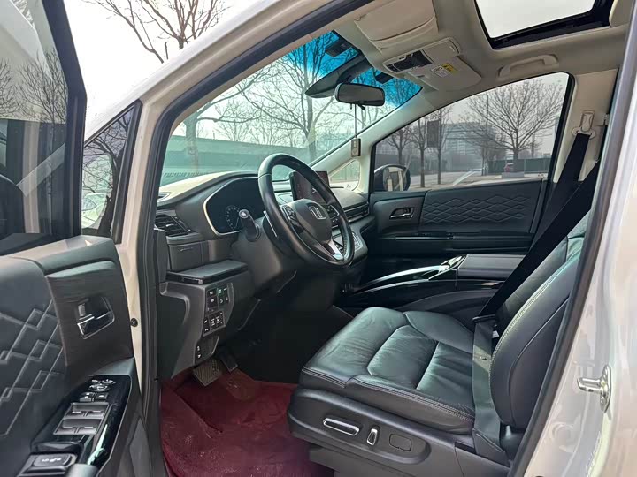 Фото 6 - Honda Elysion