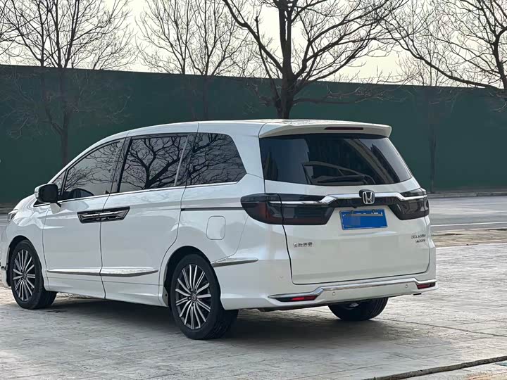 Фото 8 - Honda Elysion