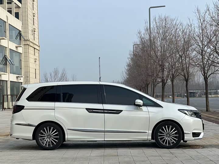 Фото 9 - Honda Elysion