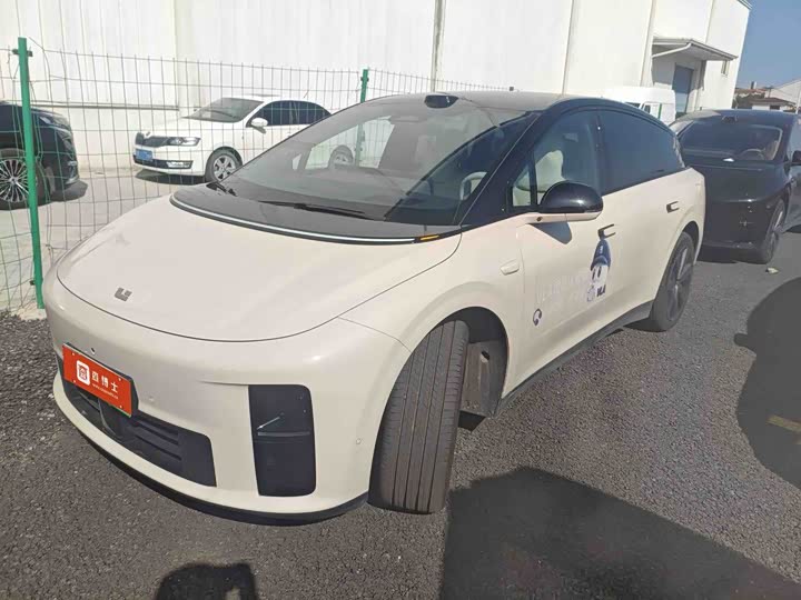 Фото 1 - LiXiang i6