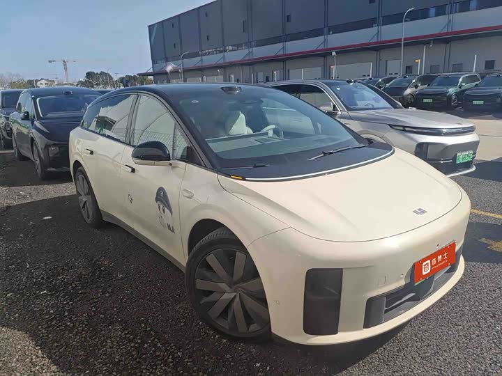 Фото 2 - LiXiang i6