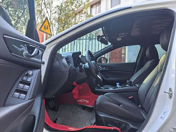 Фото 4 - Mazda CX-4