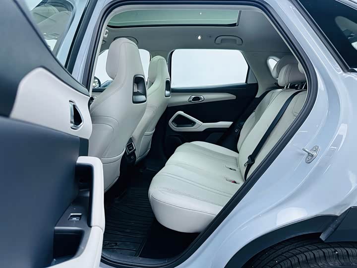 Фото 9 - BYD Yuan Up