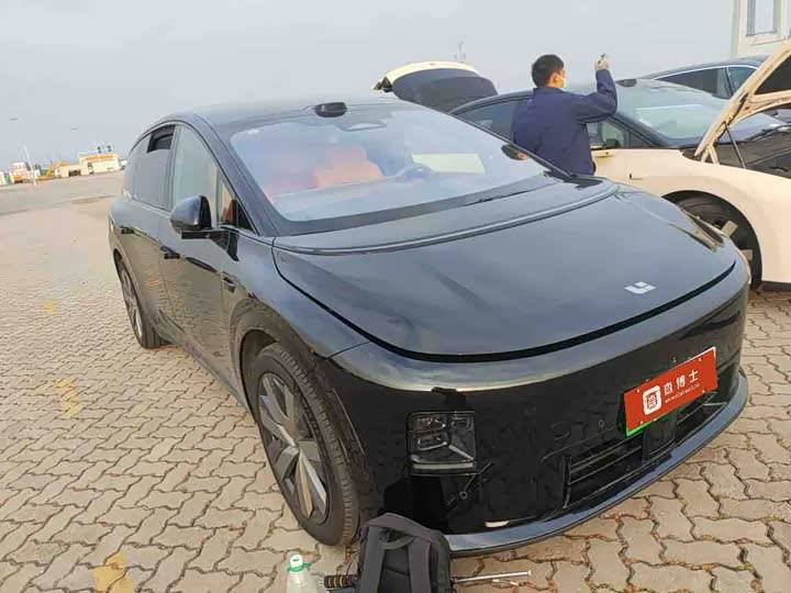 Фото 2 - LiXiang i8