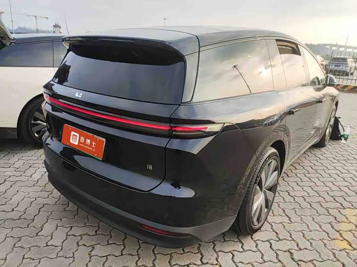 Фото 9 - LiXiang i8