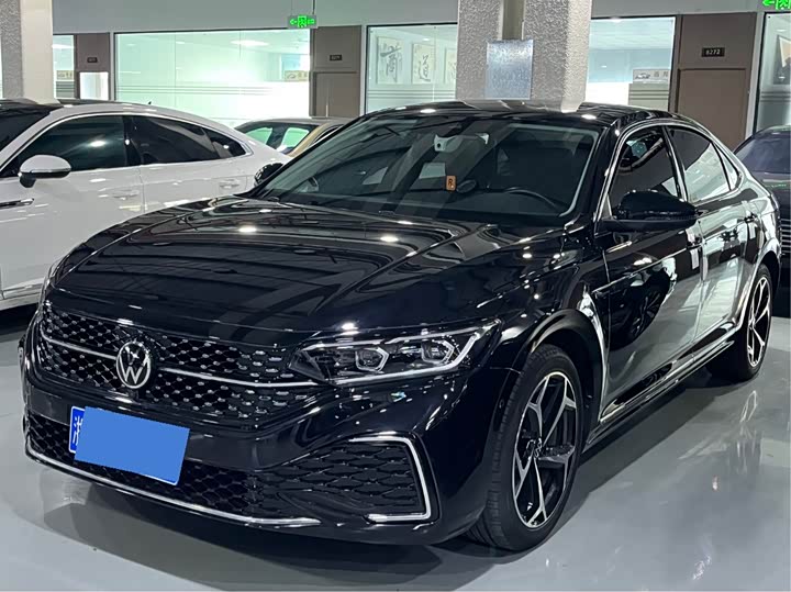 Фото 1 - Volkswagen Passat