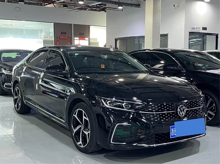 Фото 3 - Volkswagen Passat