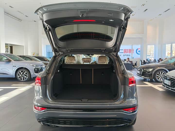 Фото 9 - Audi Q6L e-tron