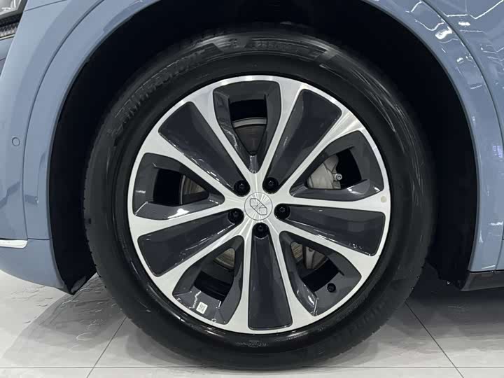 Фото 7 - Luxeed R7