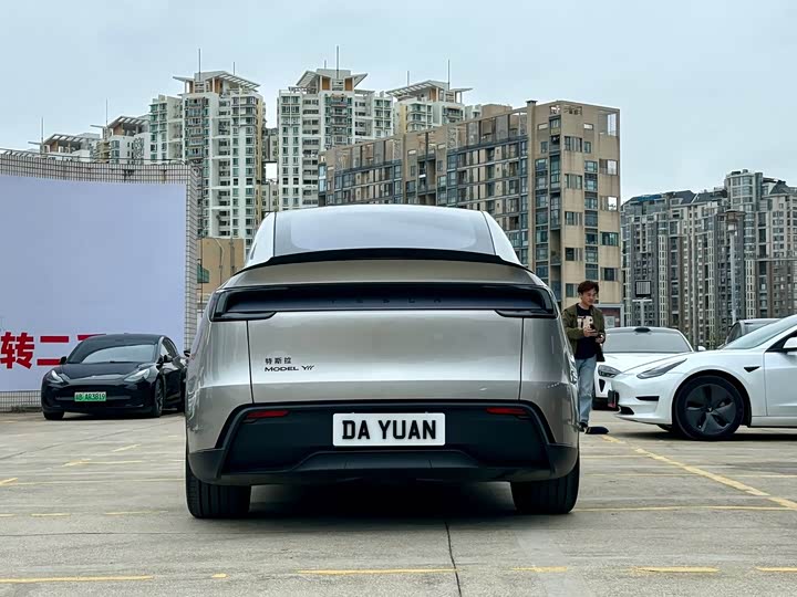 Photo 5 - Tesla Model Y