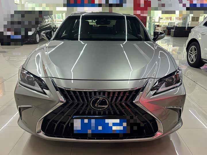 Фото 2 - Lexus ES