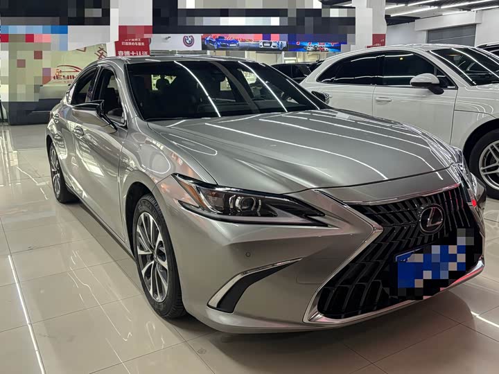 Фото 3 - Lexus ES