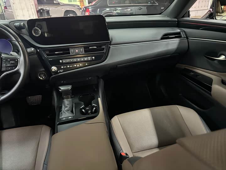 Фото 4 - Lexus ES