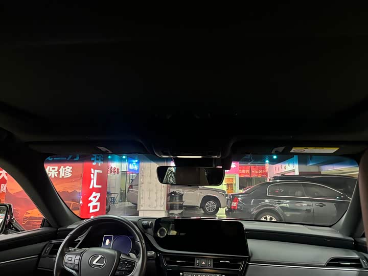 Фото 5 - Lexus ES