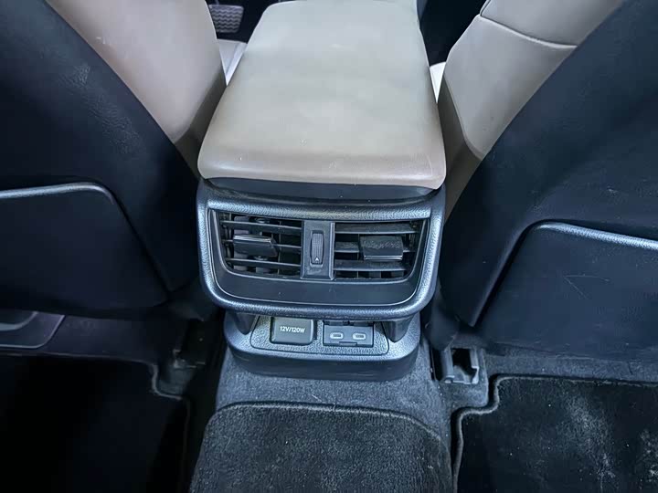 Фото 7 - Lexus ES