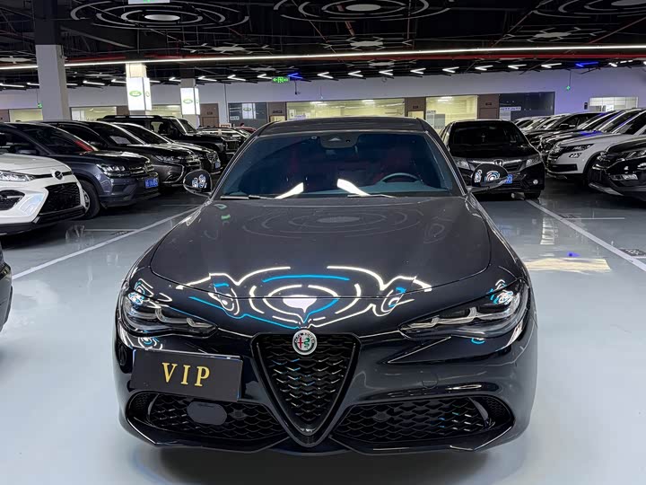 Фото 2 - Alfa Romeo Giulia