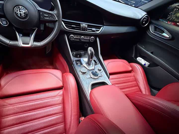 Фото 6 - Alfa Romeo Giulia