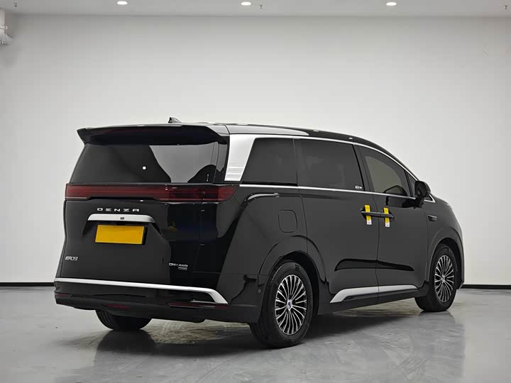 Фото 7 - Denza D9