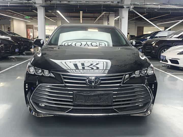 Photo 2 - Toyota Avalon
