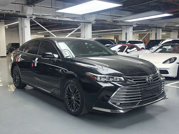 Photo 3 - Toyota Avalon