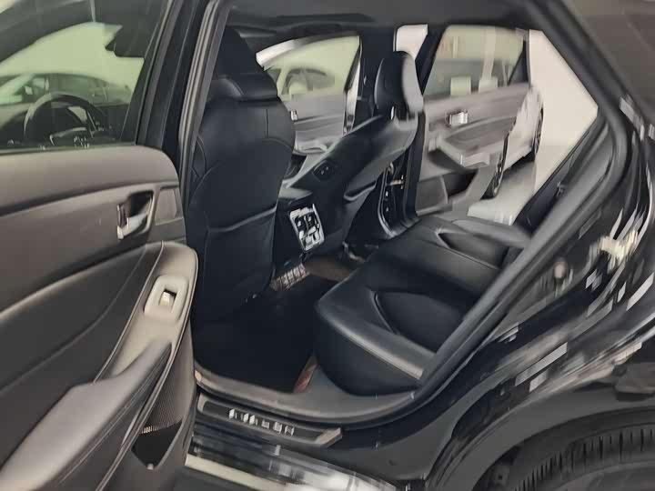 Photo 7 - Toyota Avalon