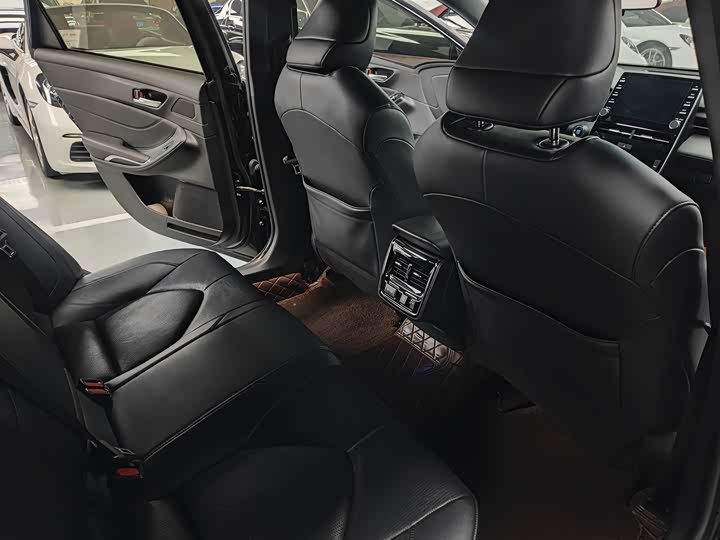 Photo 9 - Toyota Avalon