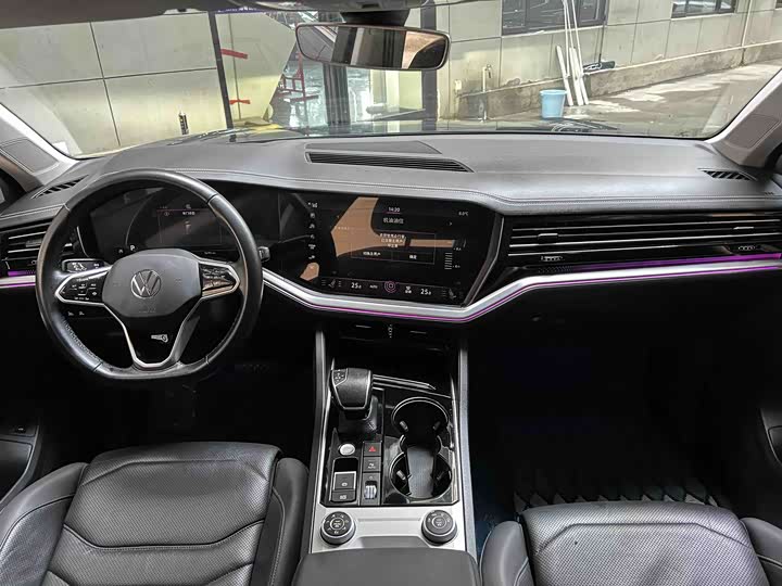 Фото 4 - Volkswagen Touareg