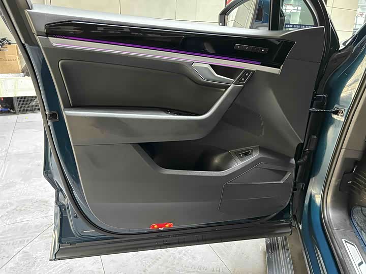 Фото 5 - Volkswagen Touareg