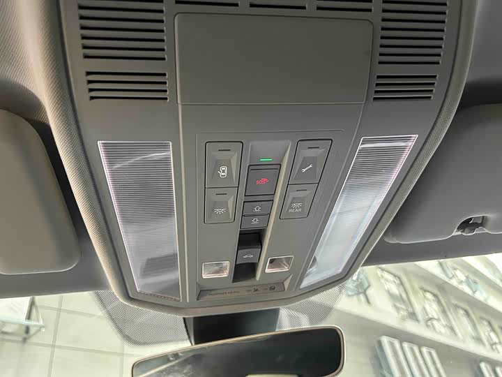 Фото 9 - Volkswagen Touareg