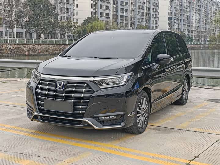 Фото 1 - Honda Elysion