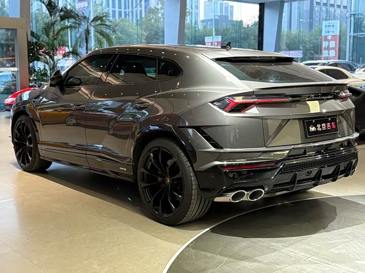 Фото 4 - Lamborghini Urus