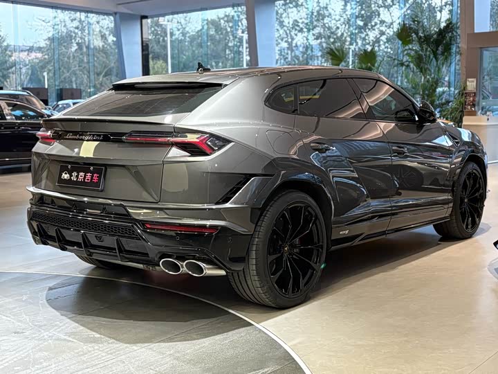 Фото 5 - Lamborghini Urus