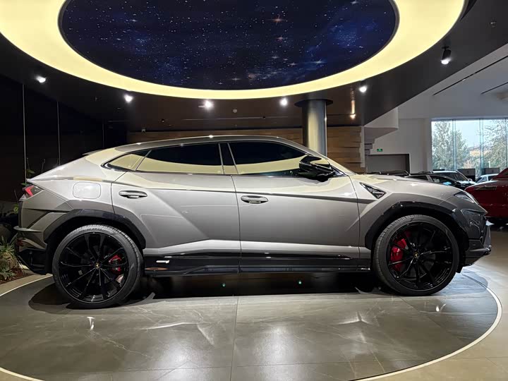 Фото 6 - Lamborghini Urus