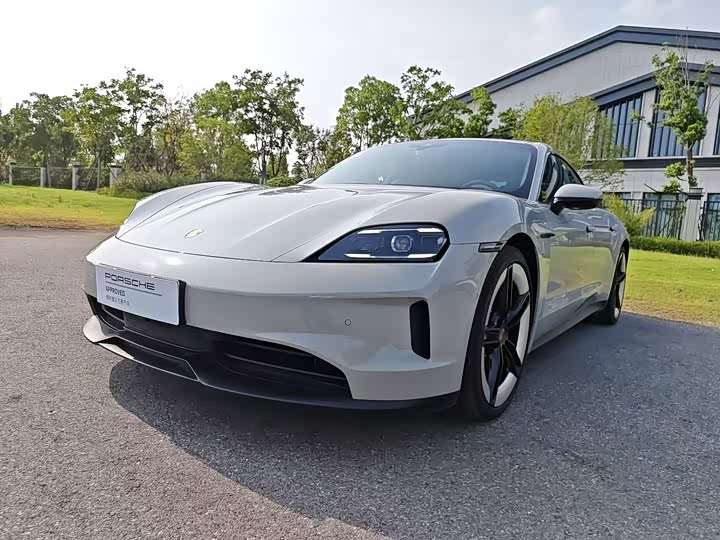 Фото 1 - Porsche Taycan