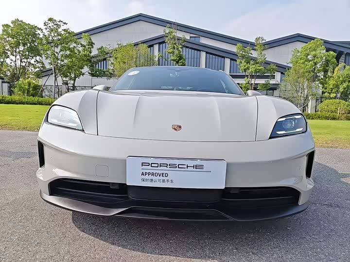 Фото 2 - Porsche Taycan