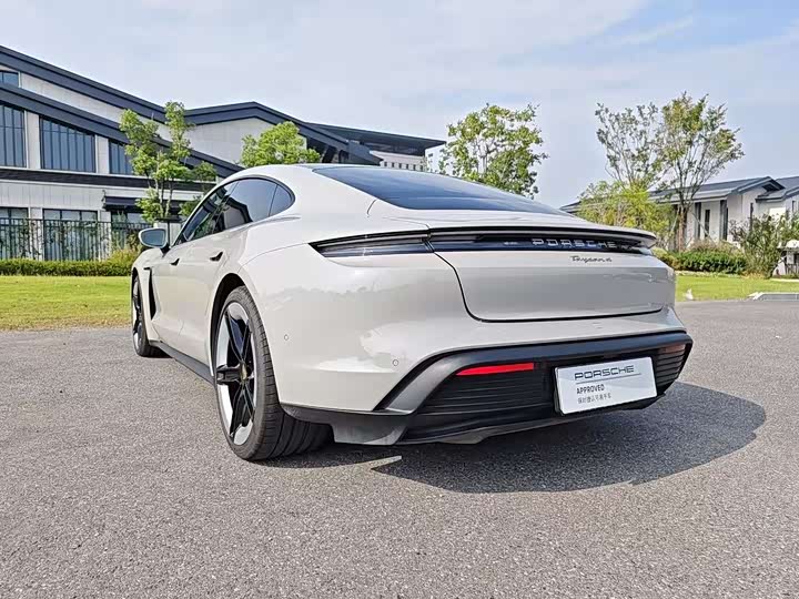 Фото 6 - Porsche Taycan