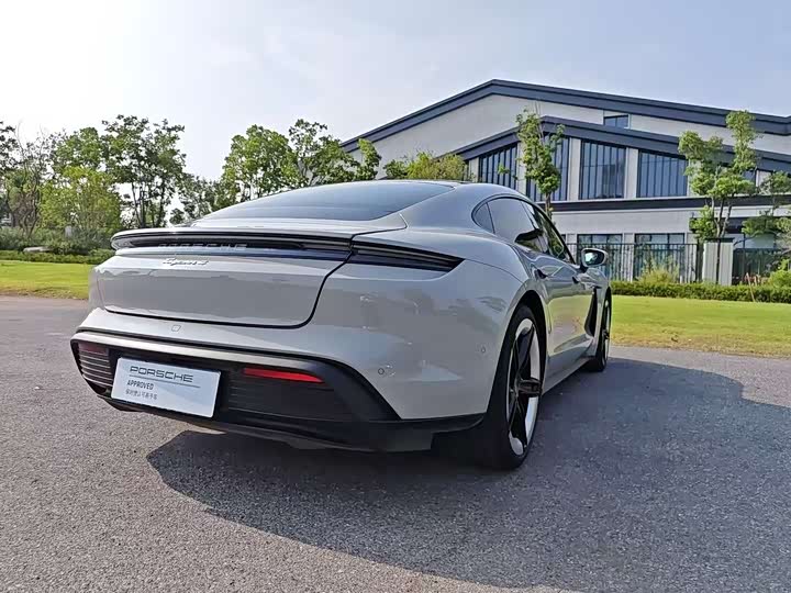 Фото 7 - Porsche Taycan